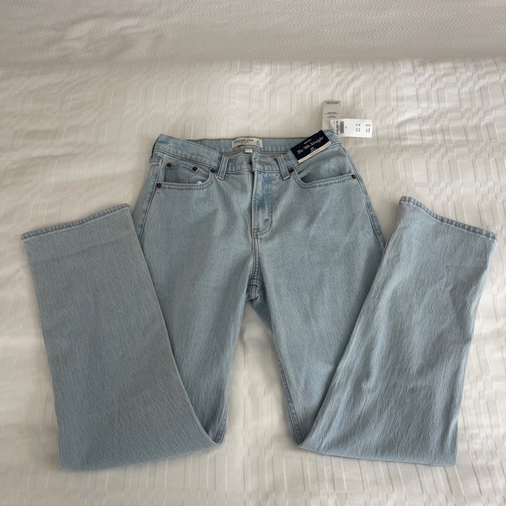Abercrombie & Fitch Light Wash Mid Rise 90s Straight